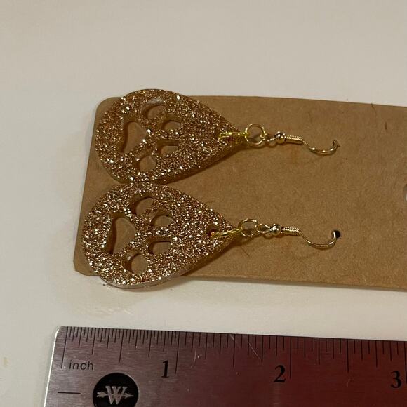 Handmade epoxy resin paw print earrings - gold glitter - Picture 5 of 5